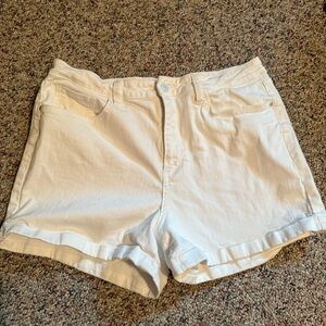 a.n.a. White denim shorts 14